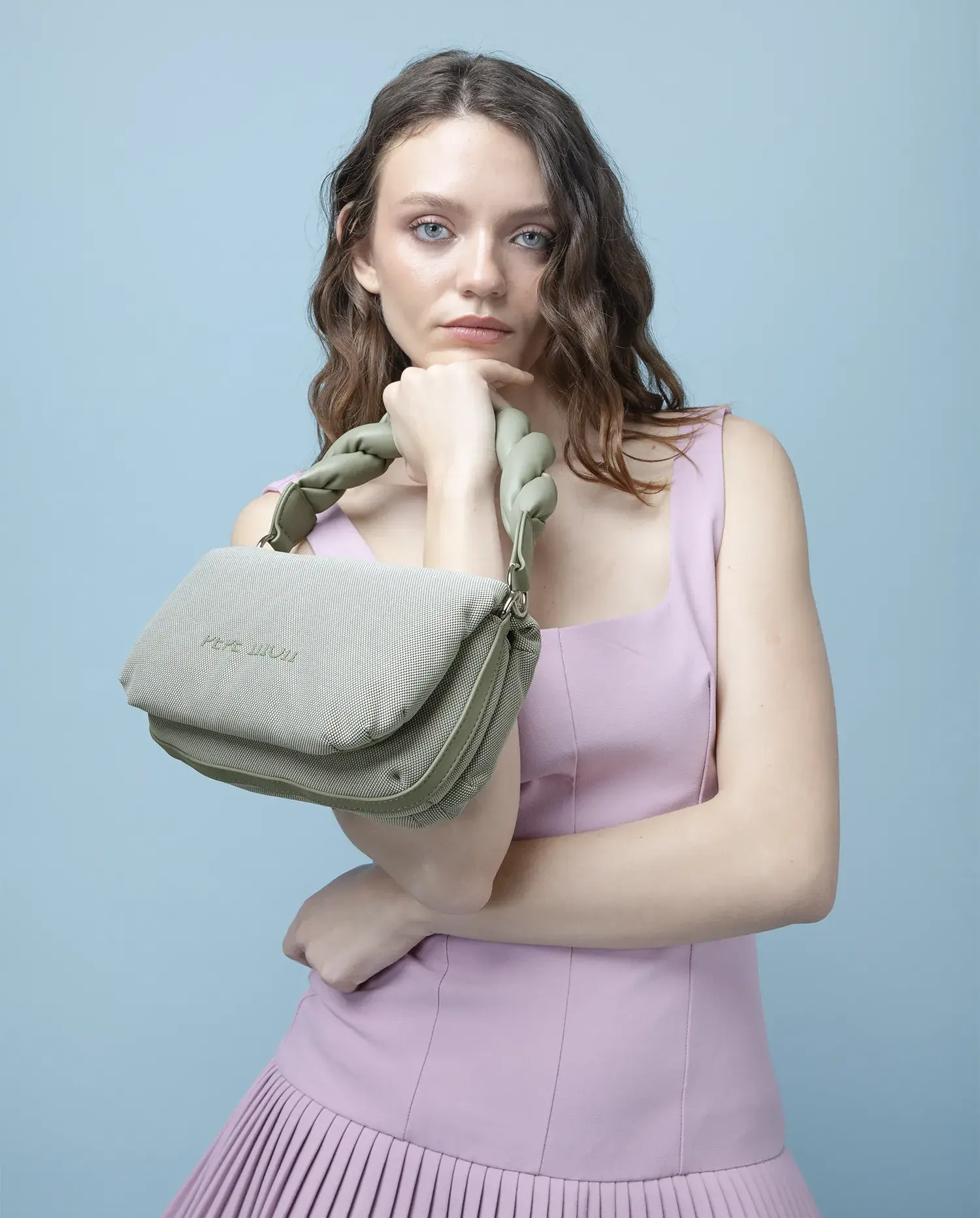 251180-mint-modelo Bolso de mano asa trenzada Pepe Moll