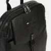 252501-black-detalle Mochila negra ADAM