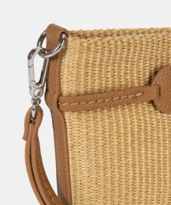 261312-sand-detalle Bolso bandolera compacta Ivone