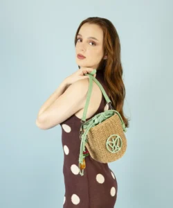 261470-aqua-modelo Bolso cubo de rafia marrón Pepe Moll Alaska