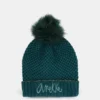 Gorro de punto verde con pompón