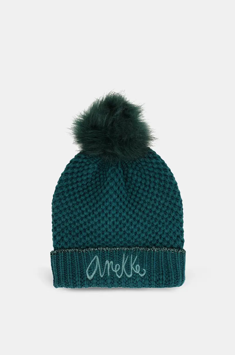 Gorro de punto verde con pompón