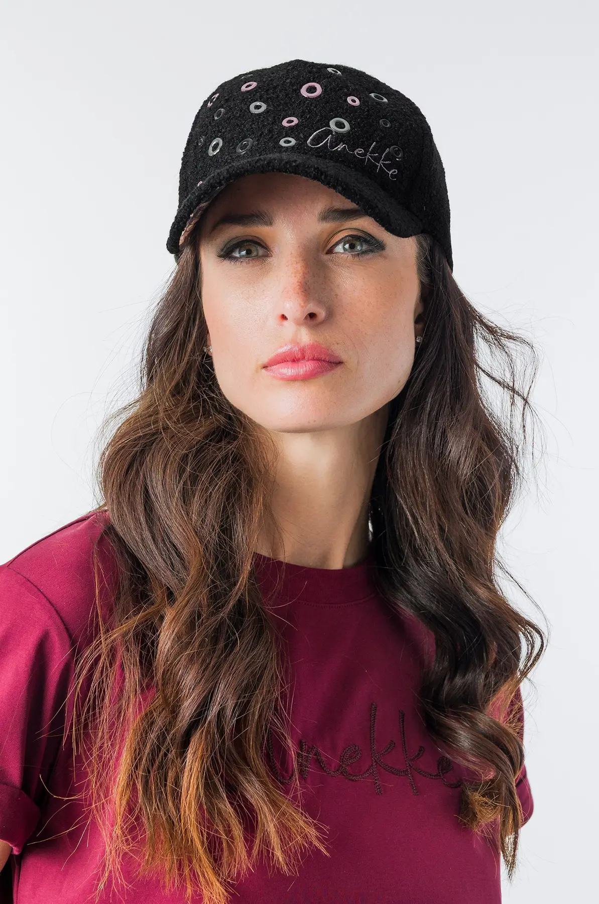 Probados_43471-031 Gorra negra Anekke con detalles metálicos