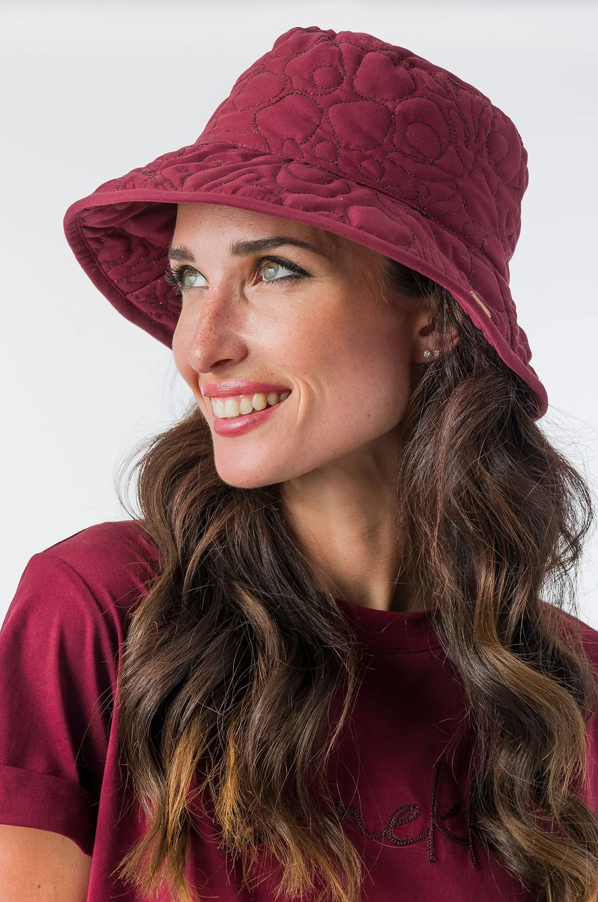 Probados_43471-121 Sombrero bucket burdeos acolchado reversible Anekke