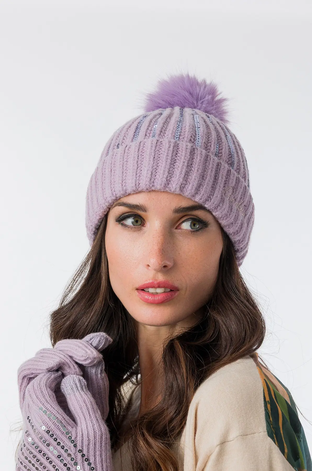 Probados_43481-331_2 Gorro de punto violeta Anekke con lentejuelas y pompón