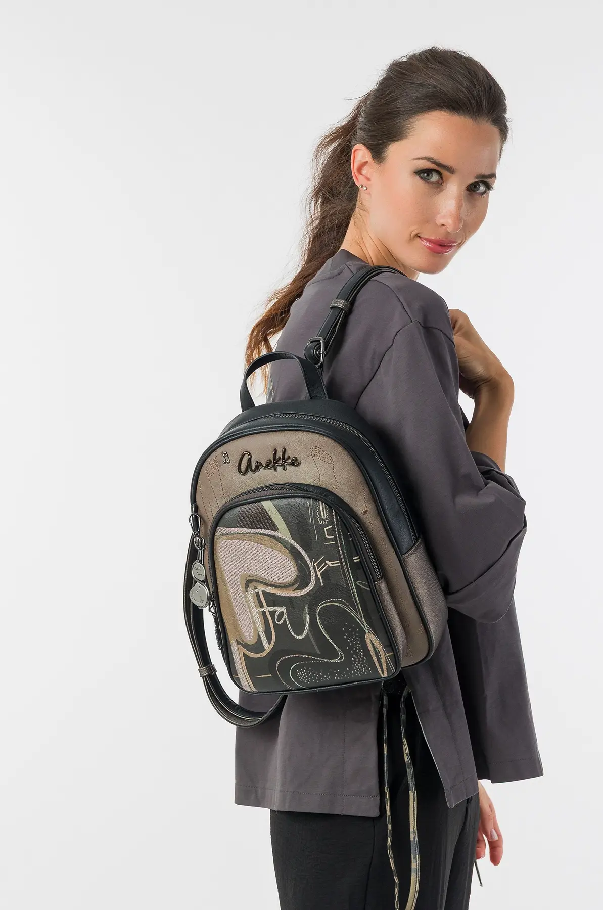 Mochila grande ovalada Anekke Melody