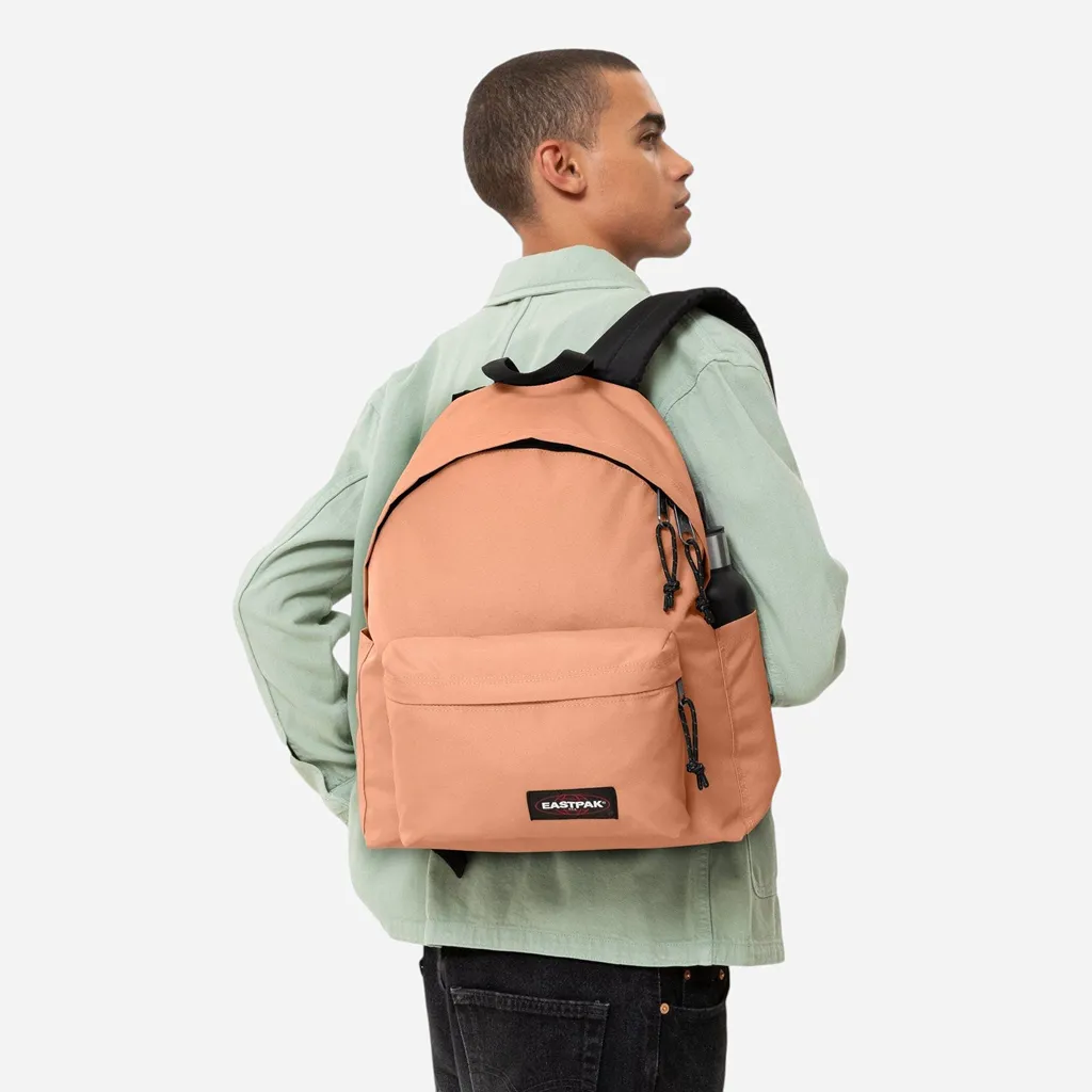 mochila-eastpak-day-pak-r-silk-peach-modelo-hombre-gaudir Mochila Eastpak Day Pak’r Silk Peach – 14” – 24 L