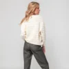 probados 39272-104_2 Modelo rubia con jersey beige de Anekke 39272-104 vista trasera