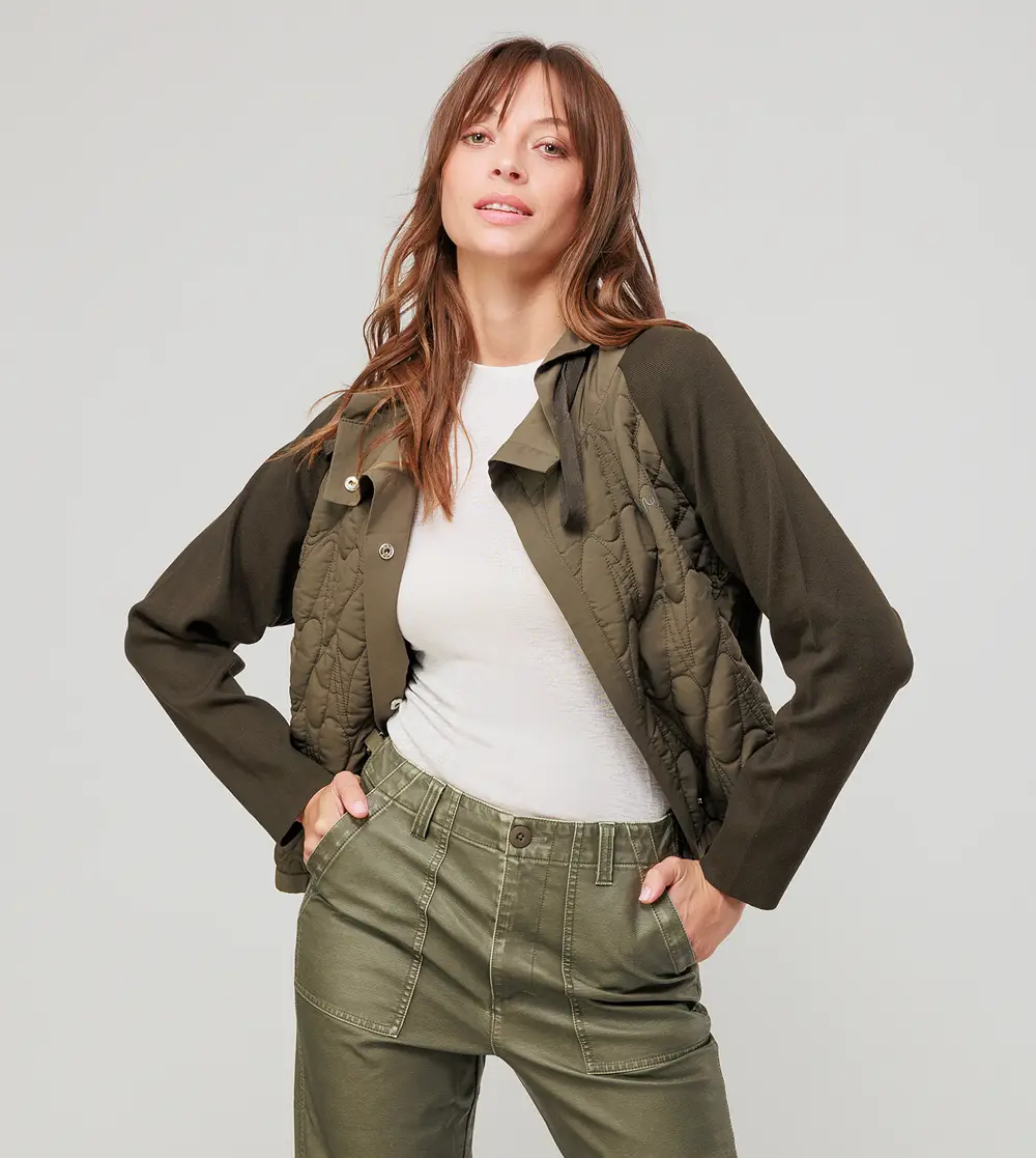 Modelo con chaqueta verde abierta de Anekke 39283-103 vista frontal
