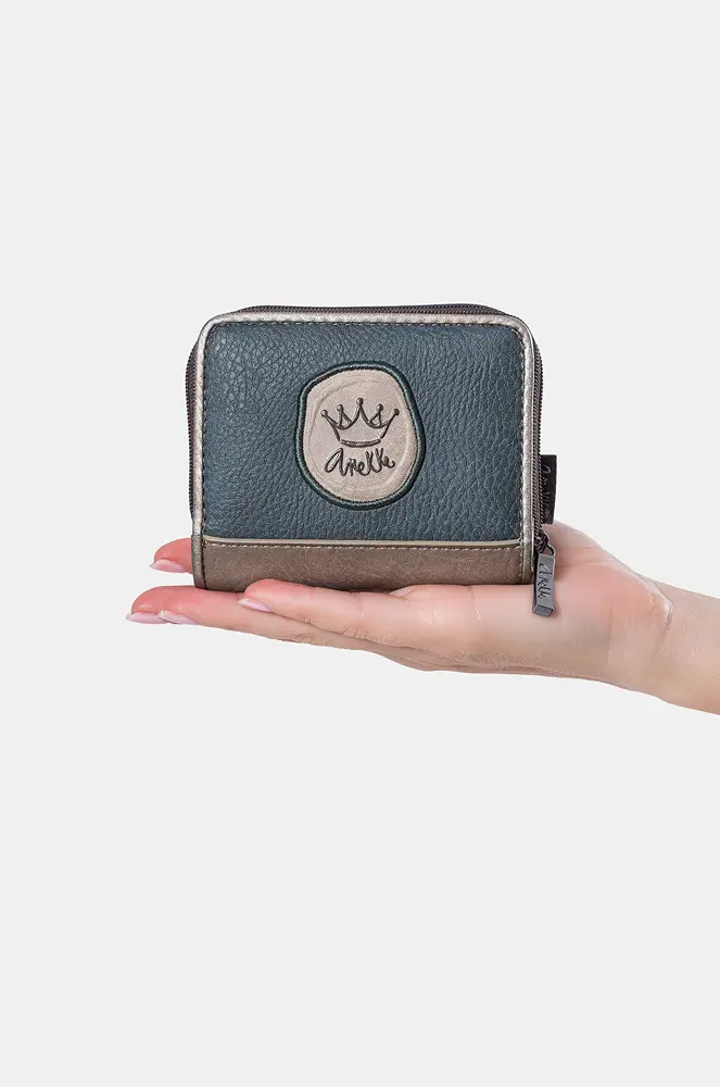 Modelo con billetero 41709-903 vista trasera