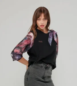 Sudadera negra mangas estampadas S/M