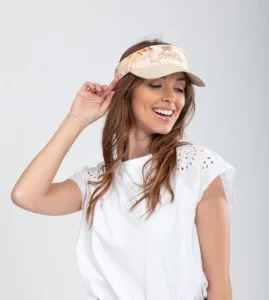 Visera beige estampada