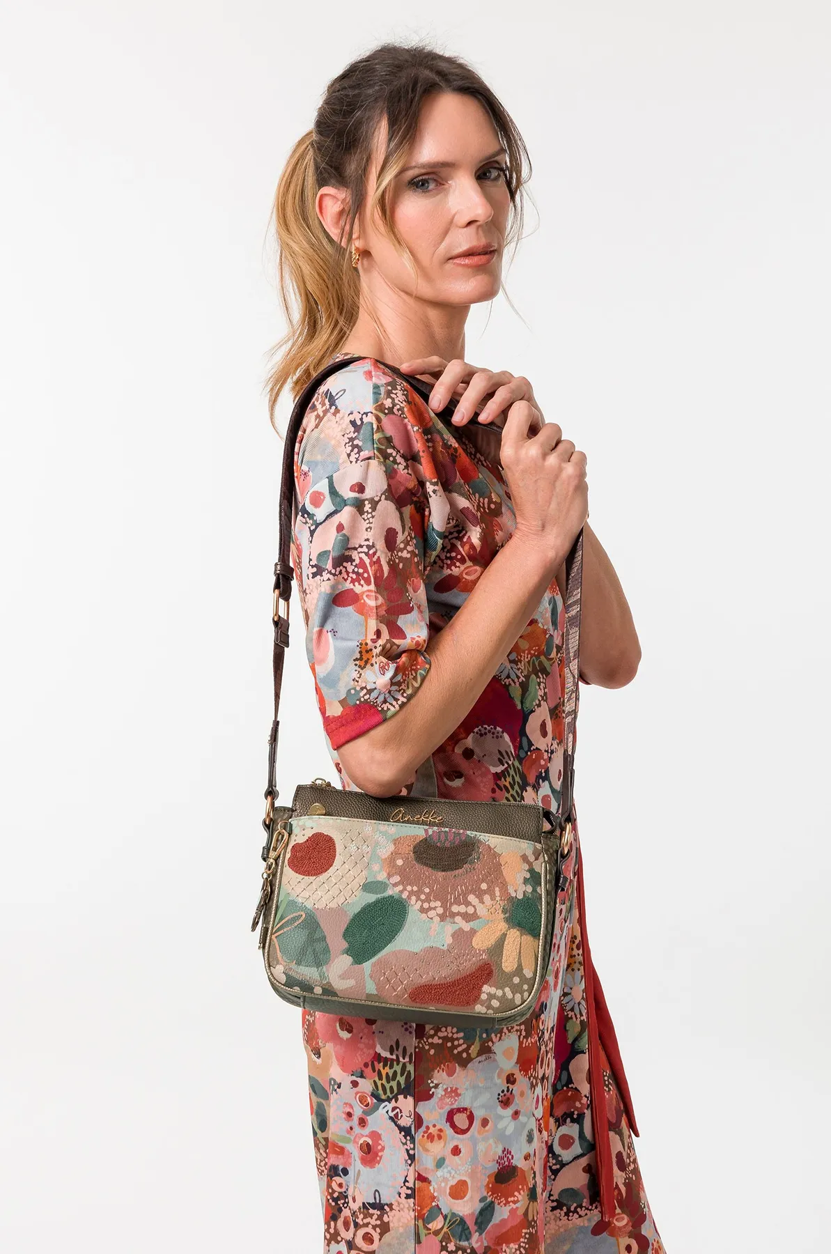 Bandolera compacta Anekke Blossom floral bordada