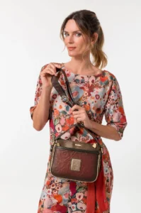 Bandolera compacta Anekke Blossom floral bordada