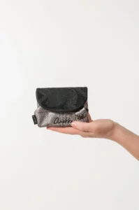 Monedero con solapa y boquilla Anekke Iron